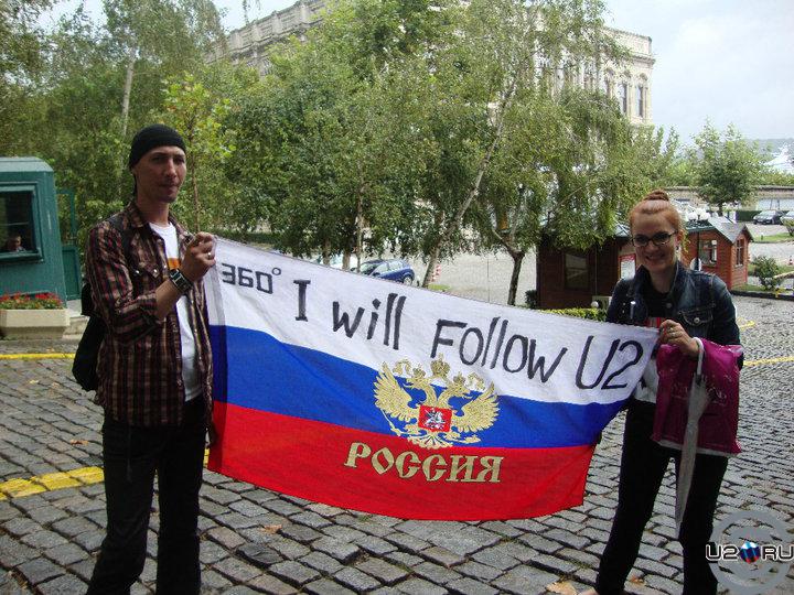 russian fans waiting for Bono
