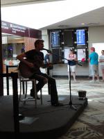 а живая музыка даже в аэропорту Нэшвилла